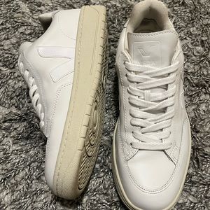 Veja V-12 LEATHER WHITE Sneakers Size 6